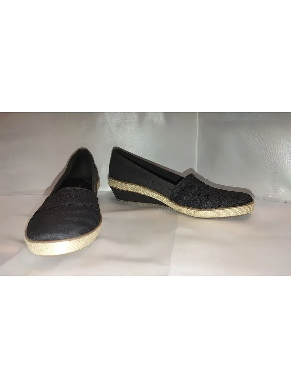 Grasshoppers Quinn Canvas Wedge Size 9.5